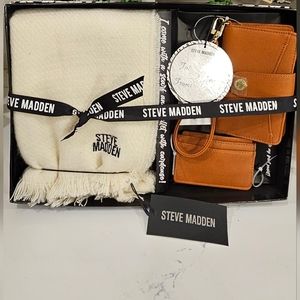 Steve Madden Set Scarf Wallet & Card Holder